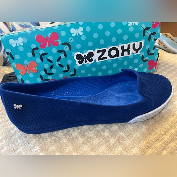 New in Box ZAXY SIZE 8 Crushed Blue Flats - Picture 1 of 10